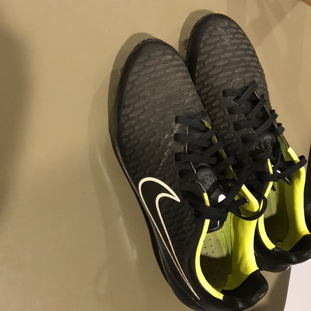 Soccer cleats